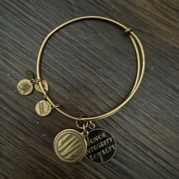 Alex and Ani Bracelet LIVE Honor Integrity Loyalty - Picture 1 of 1